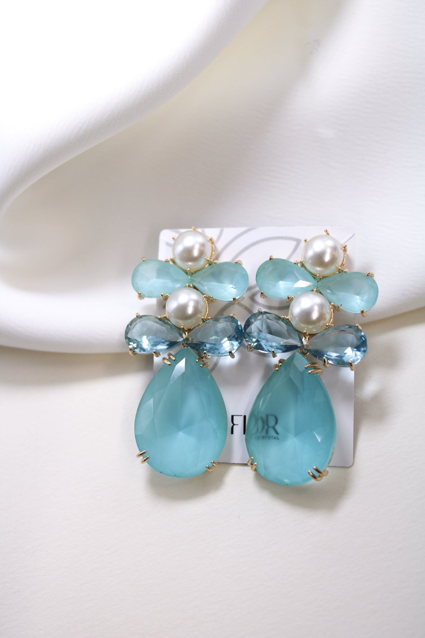 Flower cascade earing w pearl accent