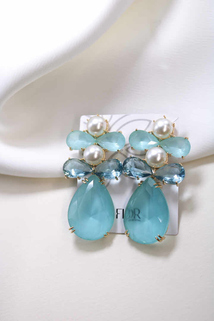 Flower cascade earing w pearl accent 