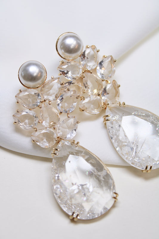 Flower cascade earing w pearl accent in Cristal