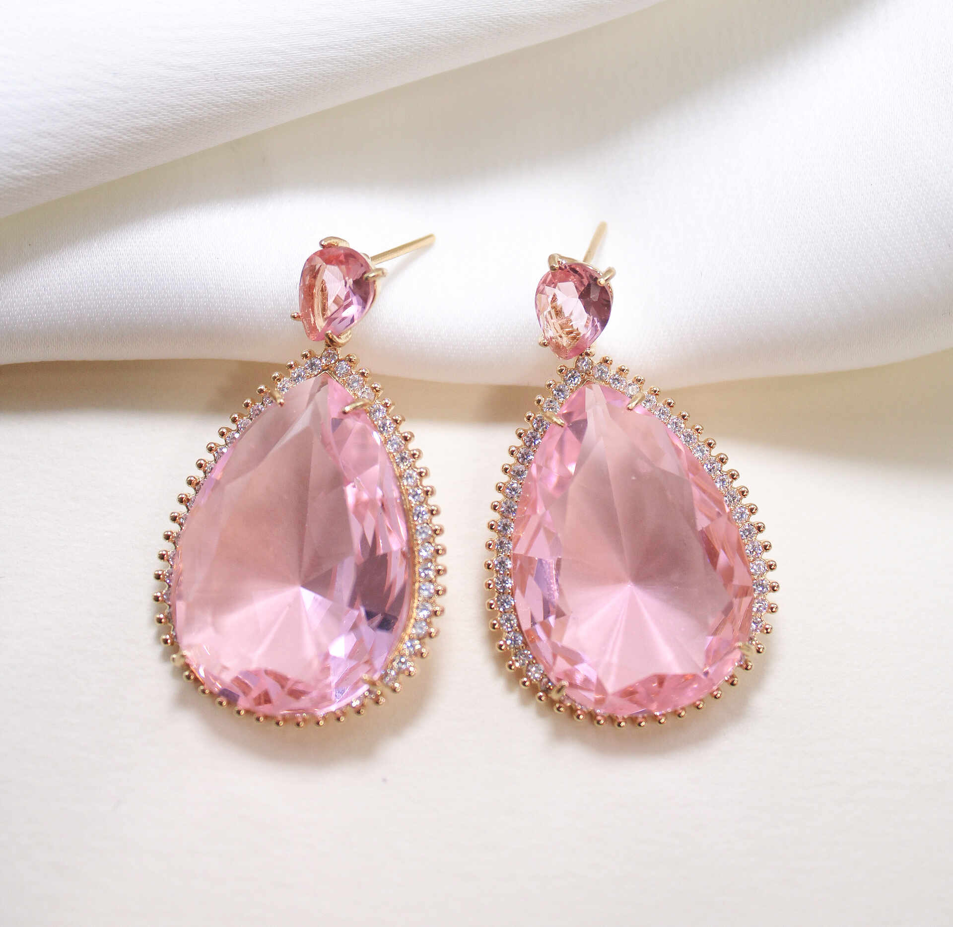 Teardrop Earing in pink 