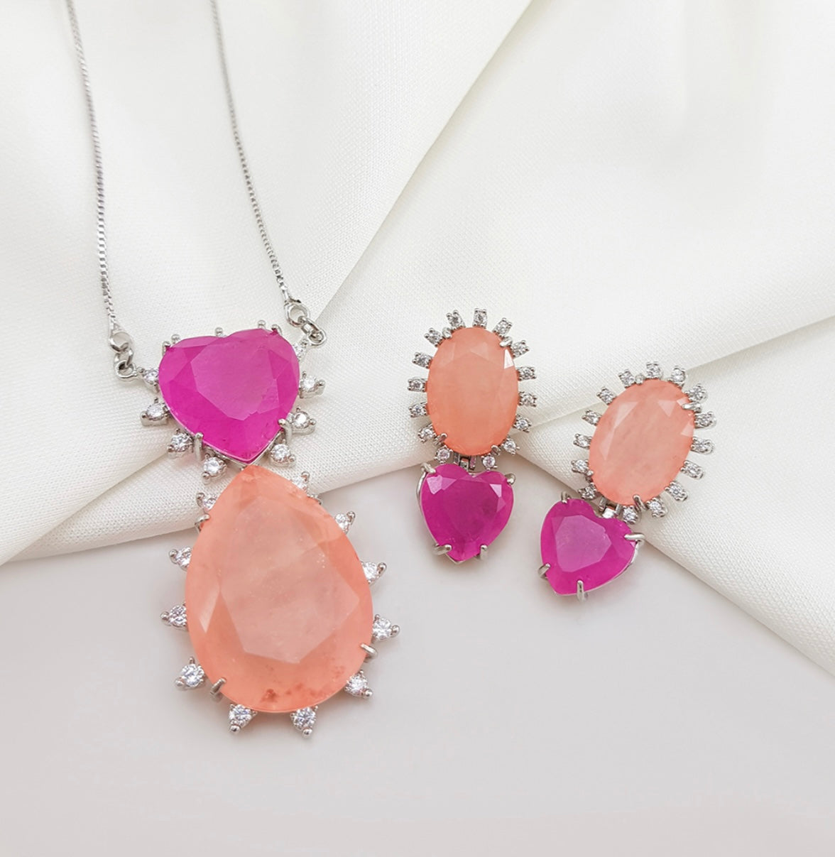 Conjunto de colar e beinco de coracao em Pedra Turmalina Paraiba Fusion - laranja e fuchia