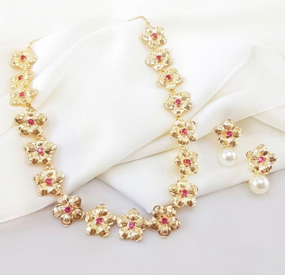 Chocker e brinco Dourada de flores cravejadas - vermelha