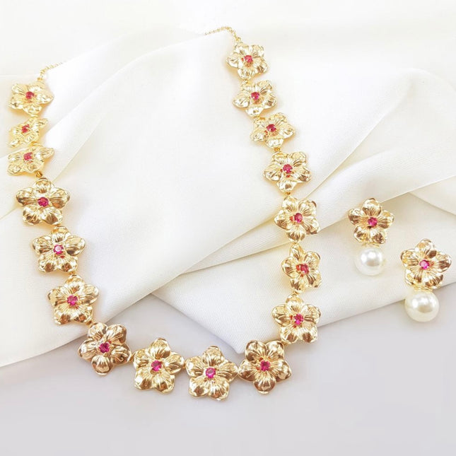 Chocker e brinco Dourada de flores cravejadas - vermelha