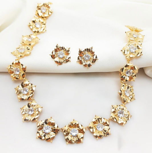 Chocker e brinco Dourada de flores cravejadas - cristal