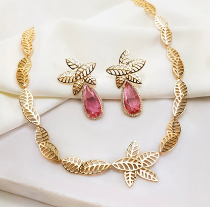 Chocker e brinco flohas lisas Dourada c/ brinco de gota Vermelho e cravejado