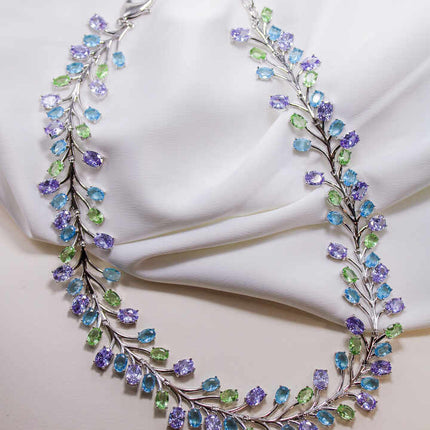 Chocker com brinco em Folhagem pedraria 