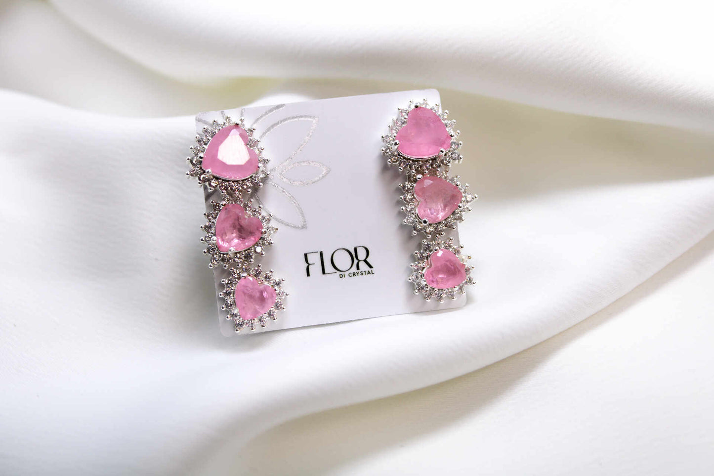 Brinco - trio de brinco de coracao cravejado de zirc. com pedra fusion -rosa