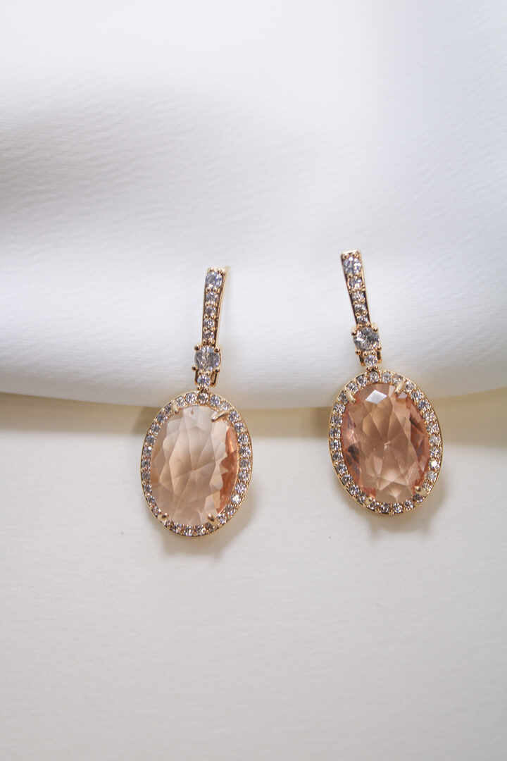 Brinco - Brinco oval em Morganita e cravejado em zirconias