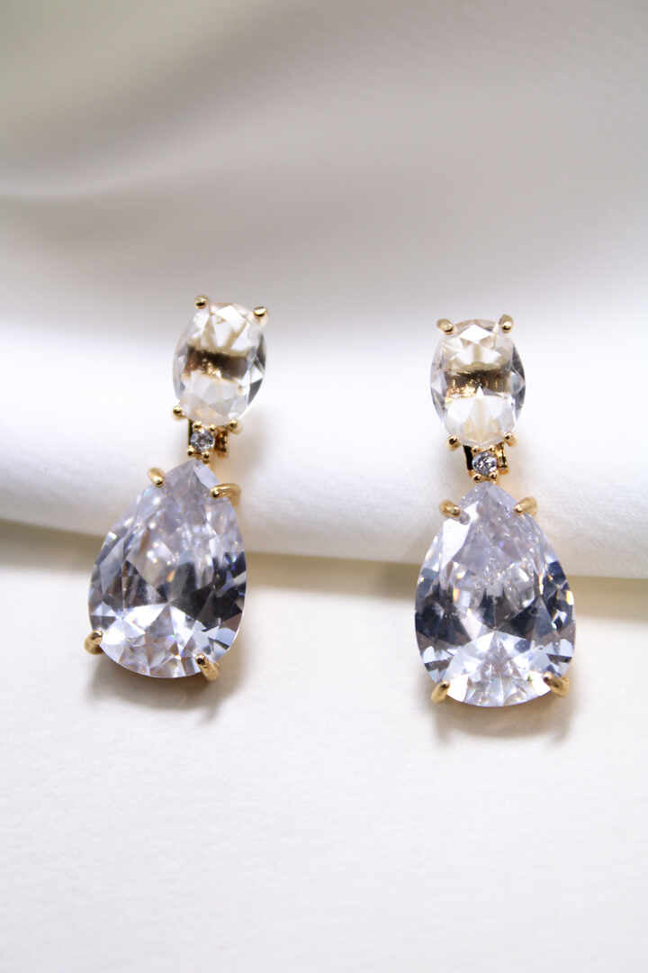 Brinco Gota cristal de rocha 