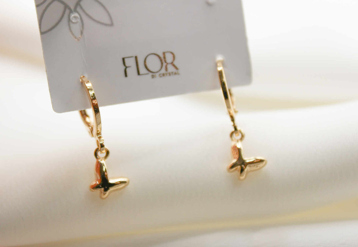 Brinco - Argola de pingente de borboleta mini