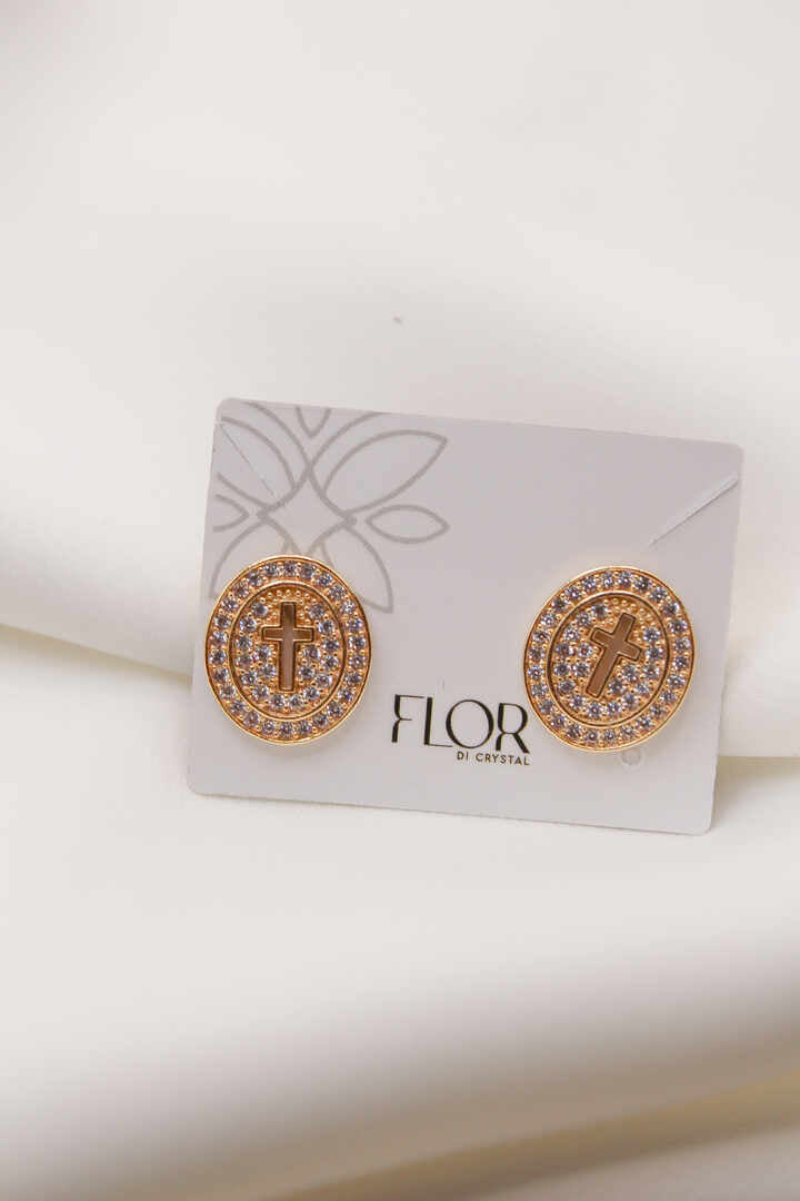 Brinco - Brinco cravejado oval de detalhe vasado de cruz