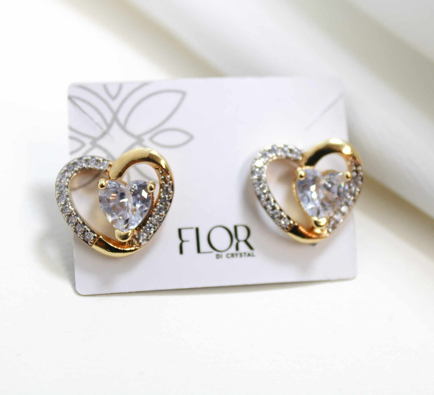 Brinco - Brinco de coracao com detalhe cravejado em rodio