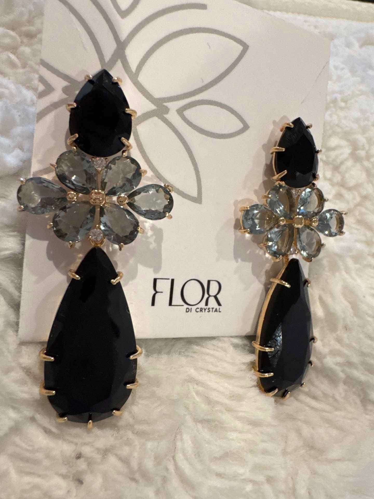 Brinco - Conjunto de colar e Brinco de FlorFume e Gota preto