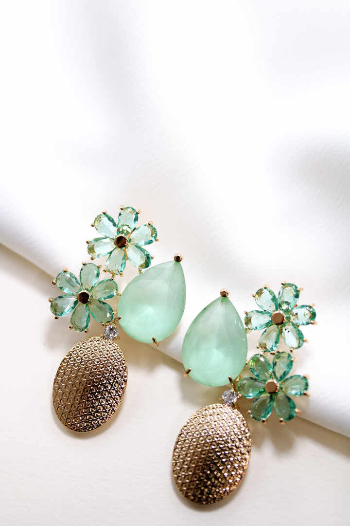 Brinco de Floresverde e detalhe dourado escovado 