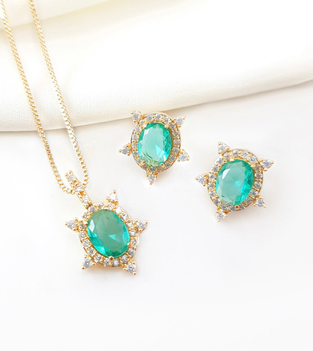 Conjunto - Conjunto de brinco de colar  cravejada verde com Zirconias