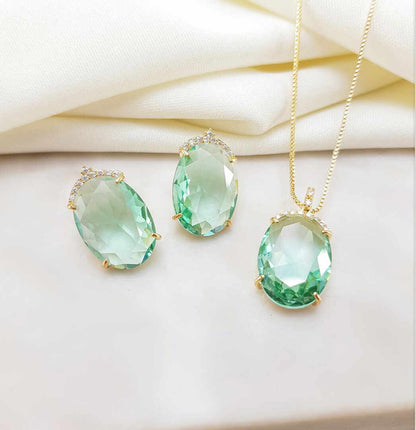 Conjunto colar e brinco em cristal verde com cravejado de zirconias