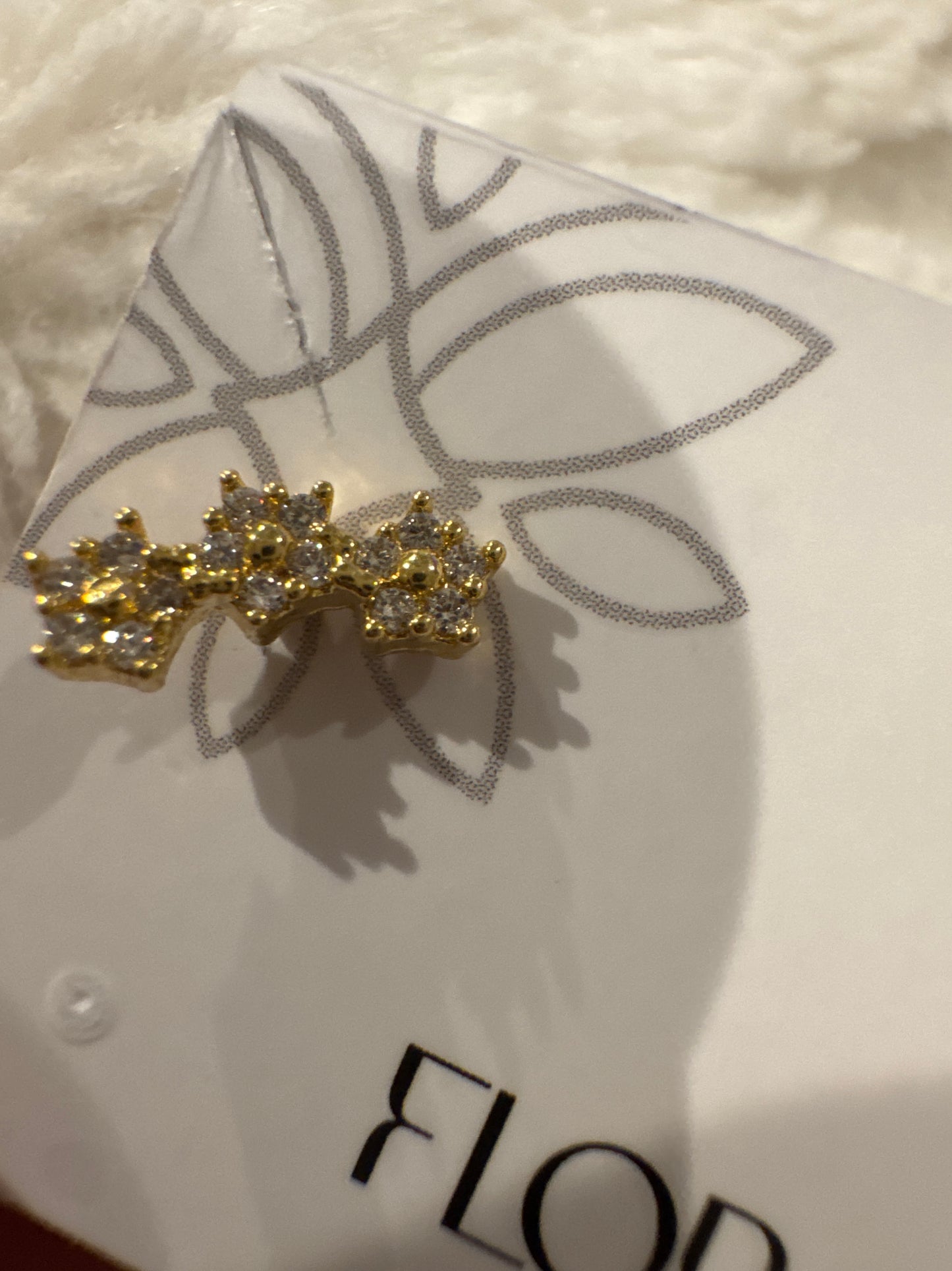 Piercing - Piercing de furo  Cravejado de florzinhas - Helix