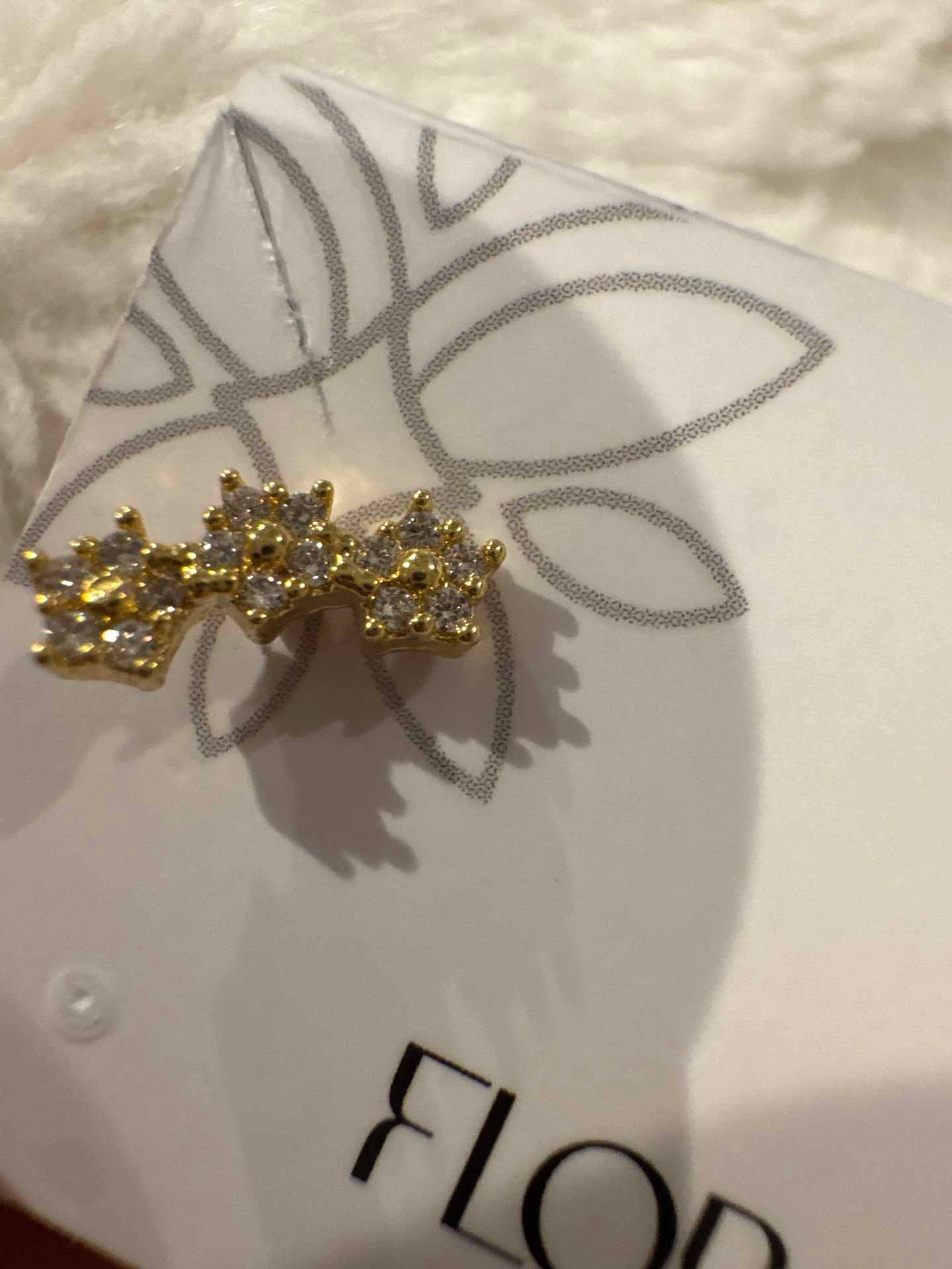 Piercing de furo  Cravejado de florzinhas - Helix 
