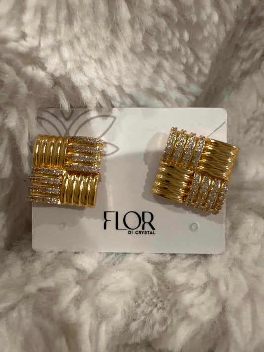 Brinco - Beinco quadrado detalhe cravejado