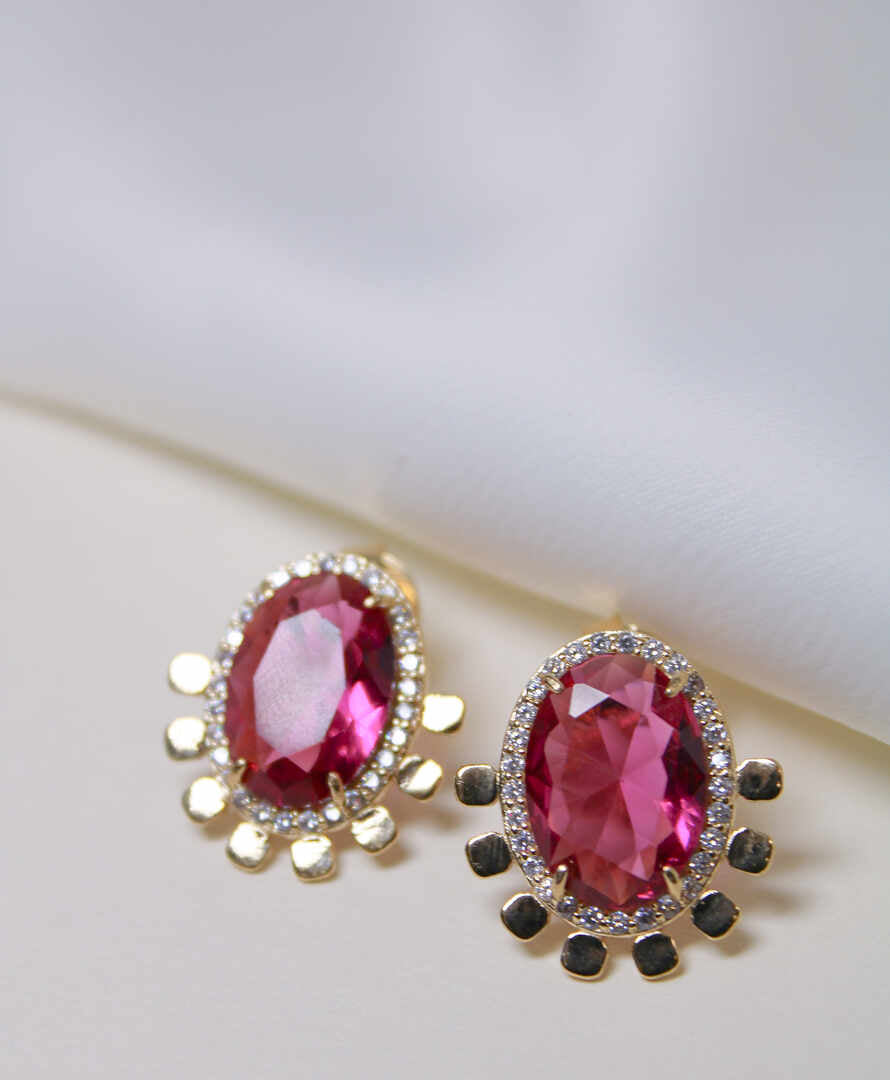 Brinco - Brinco oval fuchia em petalas e cravejada