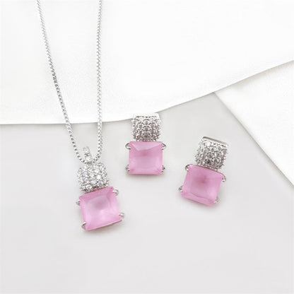 Conjunto de brinco de colar  cravejada rosa com Zirconias