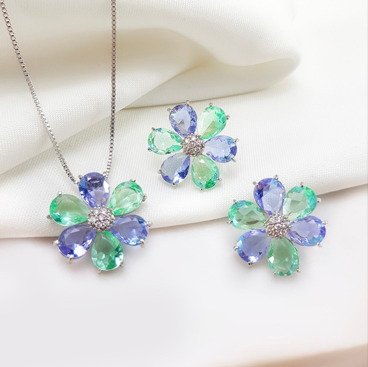 Conjunto - Conjunto colar e brinco Flor de cristal verde e lilaz