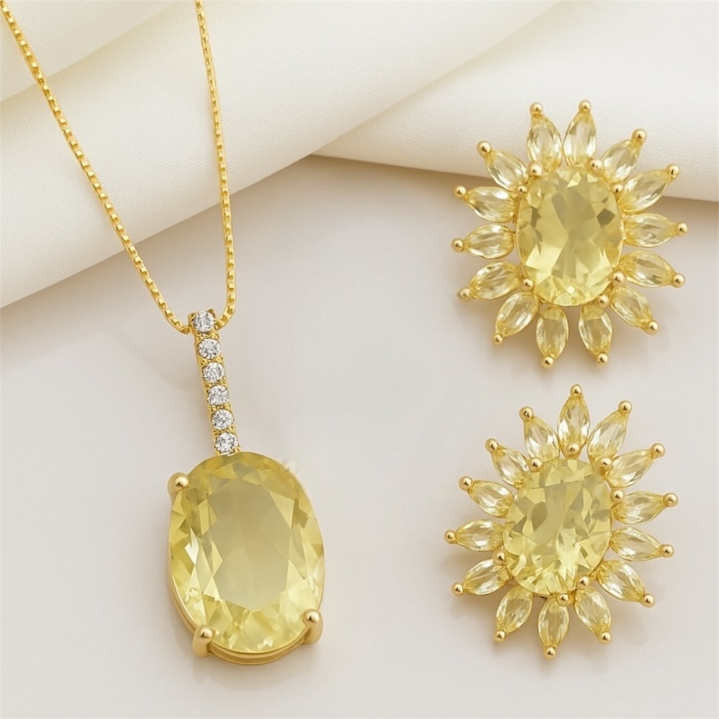 Conjunto - Conjunto de oval citrino  com detalhes cristal