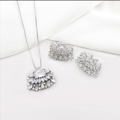 Conjunto de brinco de colar cravejado  cristal