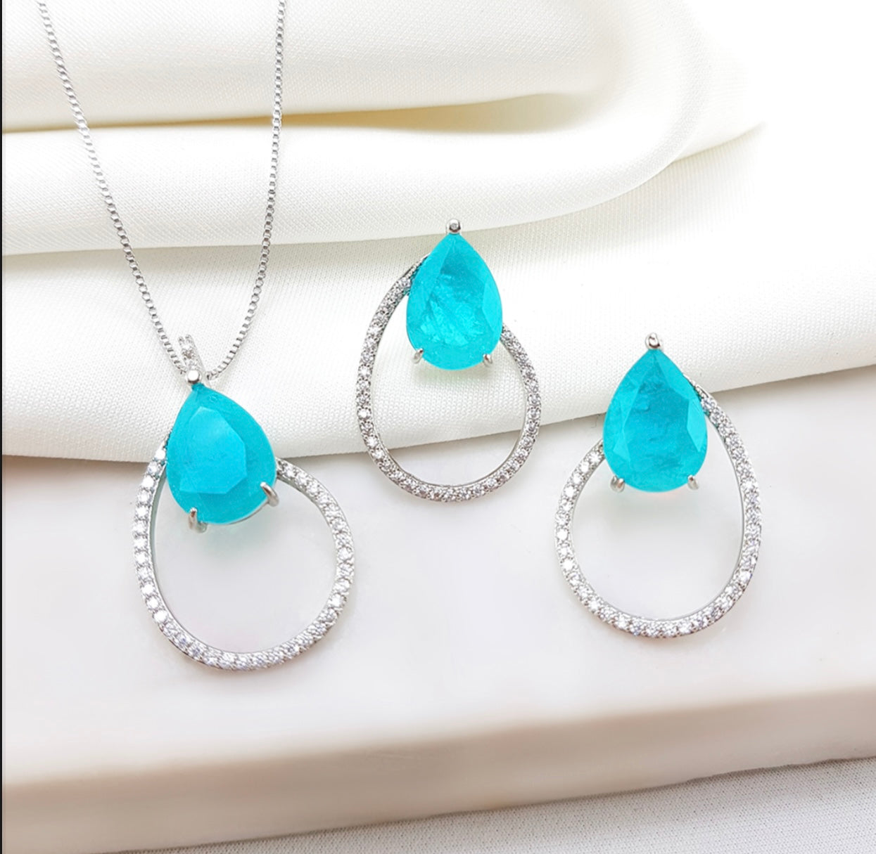 Conjunto colar e brinco gota Cravejado Cristal e Azul Turmalina aqua