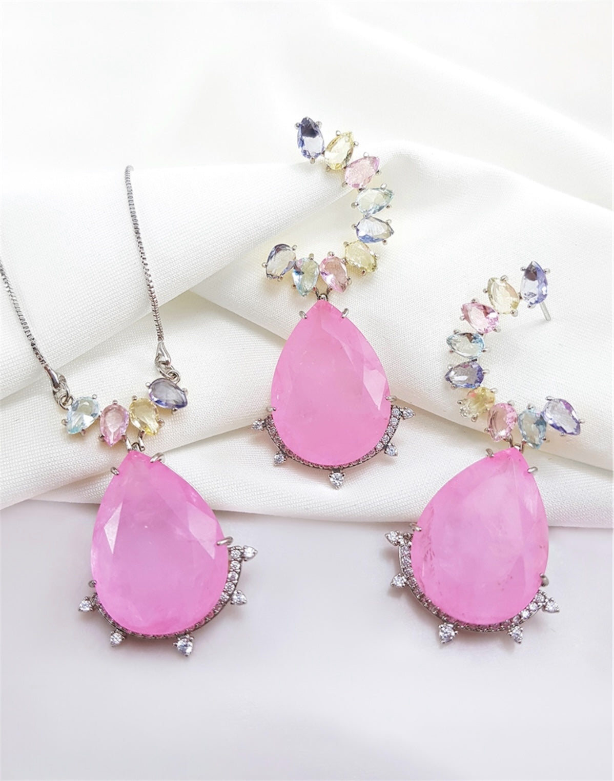 Conjunto de colar e brinco de gota  Paraiba Fusion com detalhe em cristal ametista, rosa, aqua, cotrino