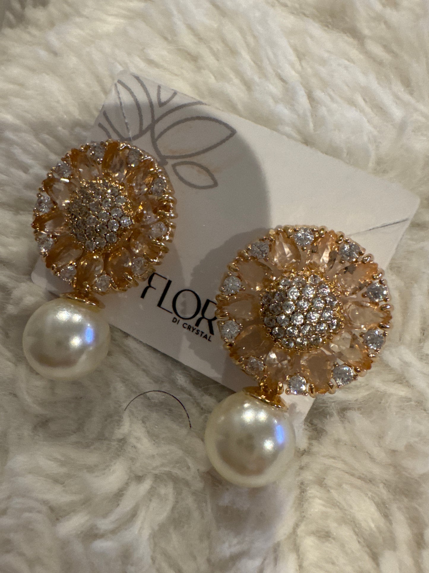 Brinco - Brinco de perola  classico com detalhe em zirconias- morganita