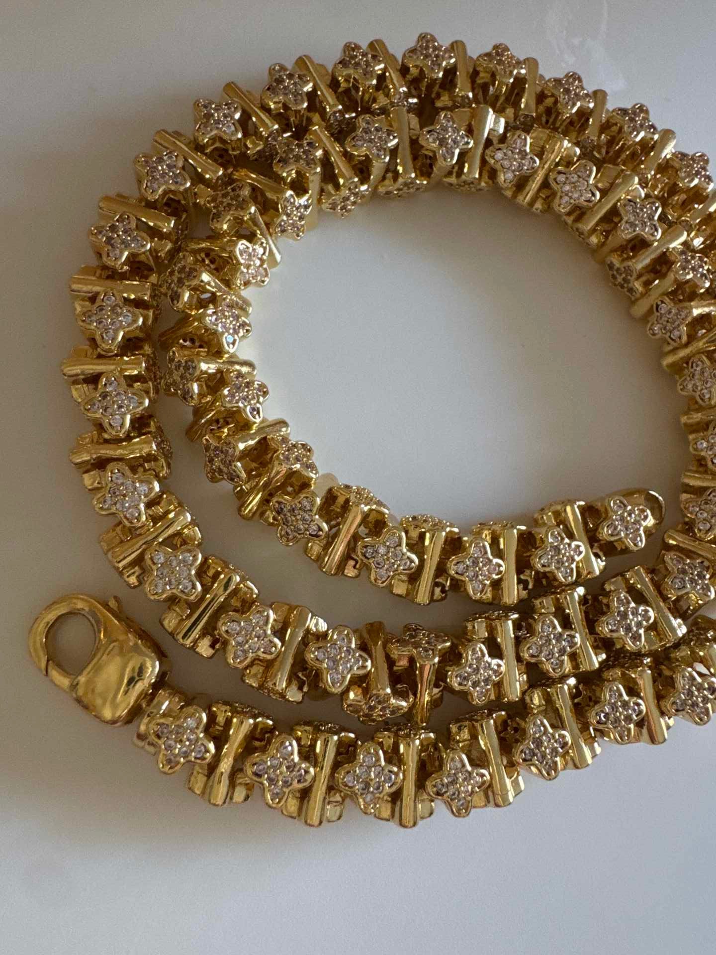 Chocker em corrente Trevo luxo