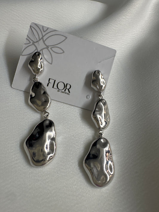 Brinco - brinco martelado alongado - rodio