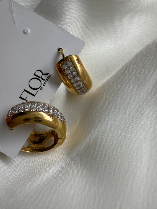 Brinco - Argola Media lisa com cravejado- gold grossa