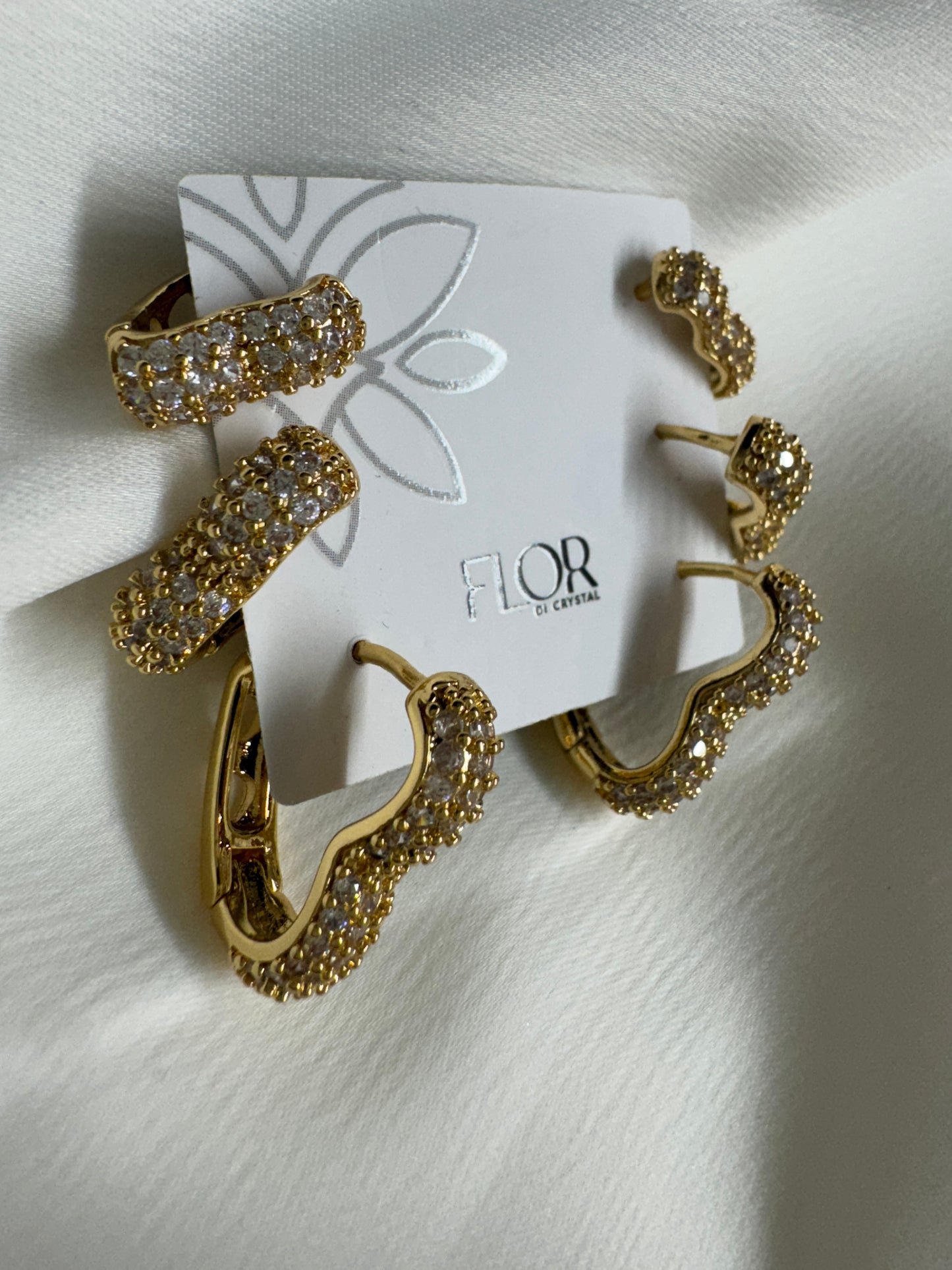 Brinco - Trio Argolas Cravejadas Luxo de coracao- Gold