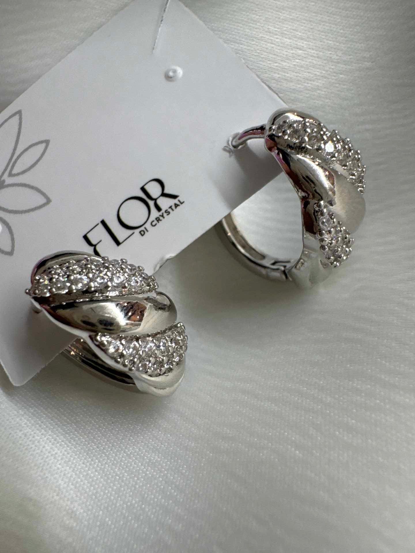 Brinco - Argolas Cravejadas torcida - Rodio