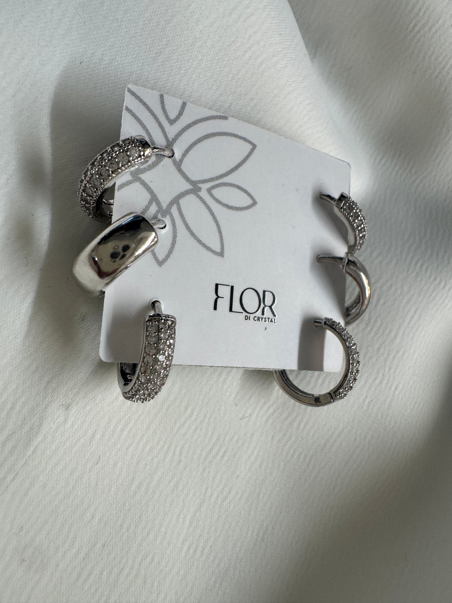 Brinco - Trio Argolas Cravejadas Luxo de redondo cravejado e liso- rodio