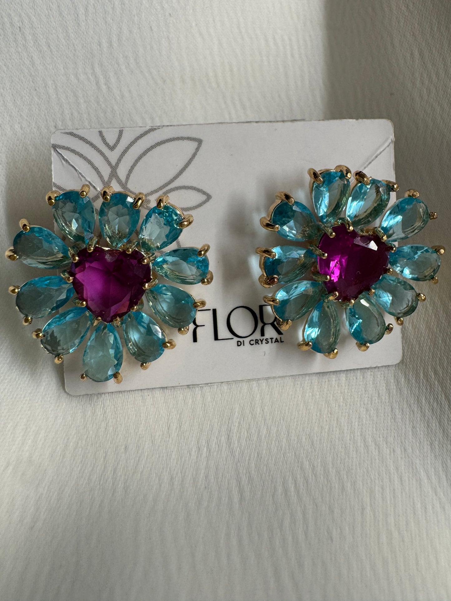 Brinco - Brinco de Cravejado em Leque  Aqua com coracao fuchia