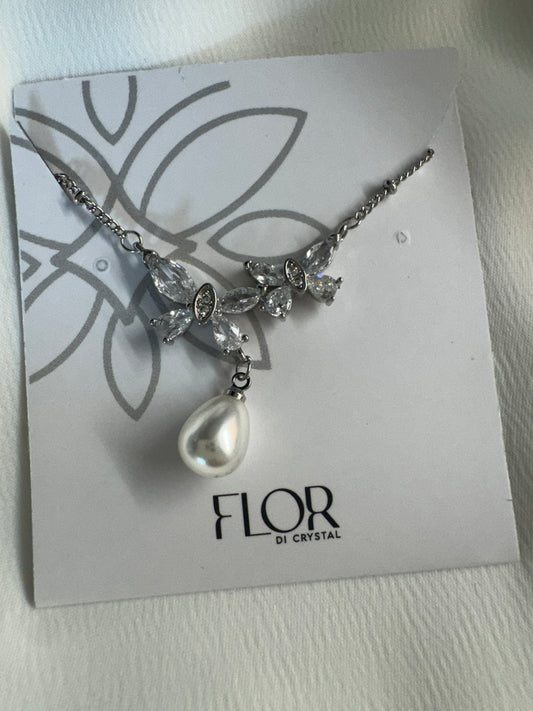 Colar - Lacinho cravejado  com detalhe de perola -rodio