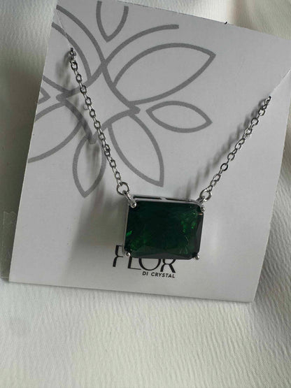 Colar flor  Esmeralda em Zirconia