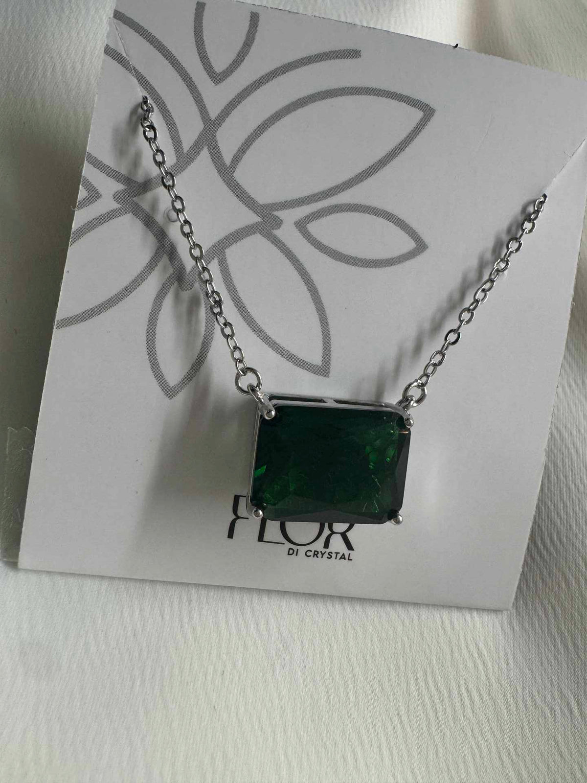 Colar flor  Esmeralda em Zirconia