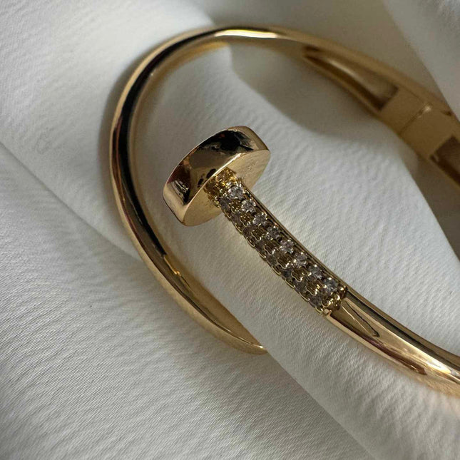 Bracelete Cartiier detalhe Cravejado 
