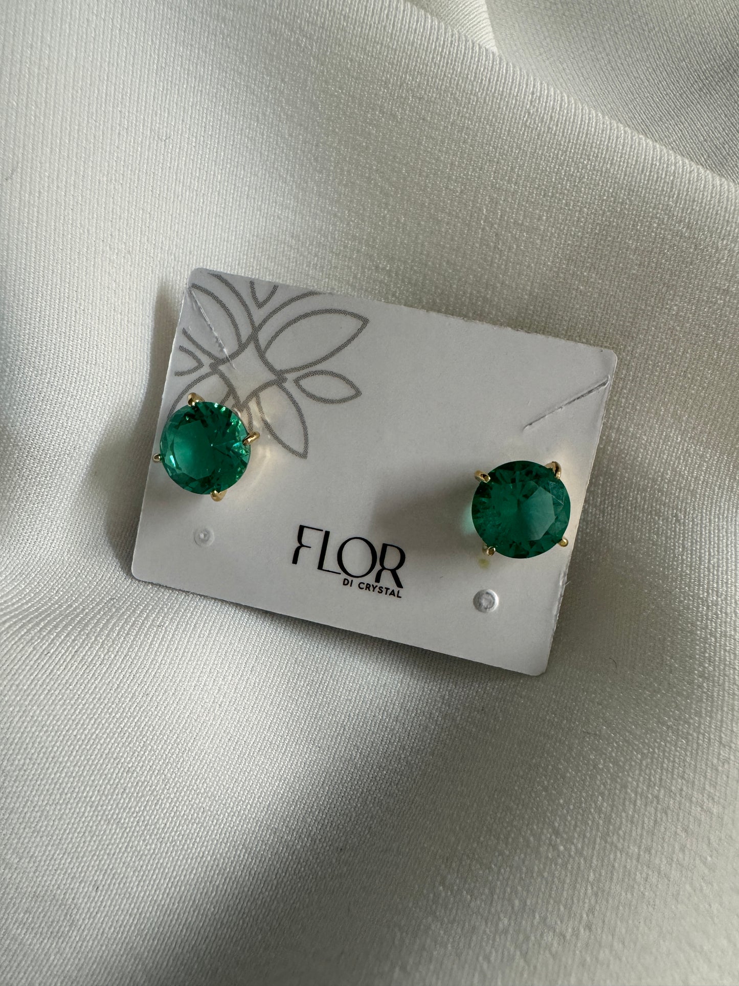 Brinco - Brinco ponto de luz medio em esmeralda