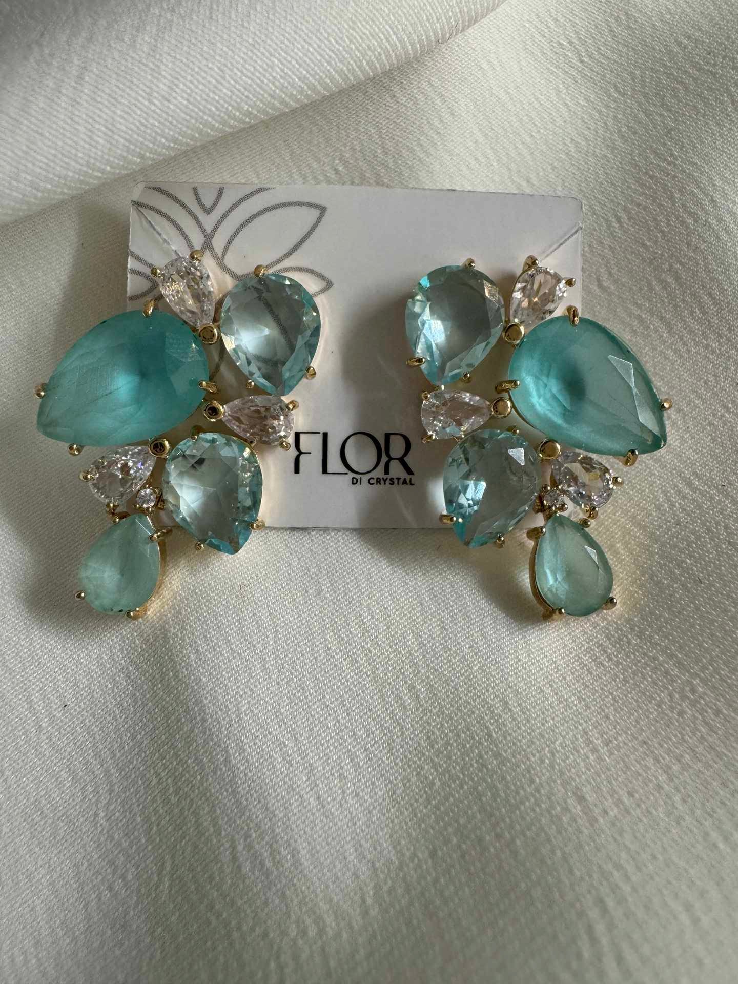 Brinco de Cravejado de Cristal e Aqua