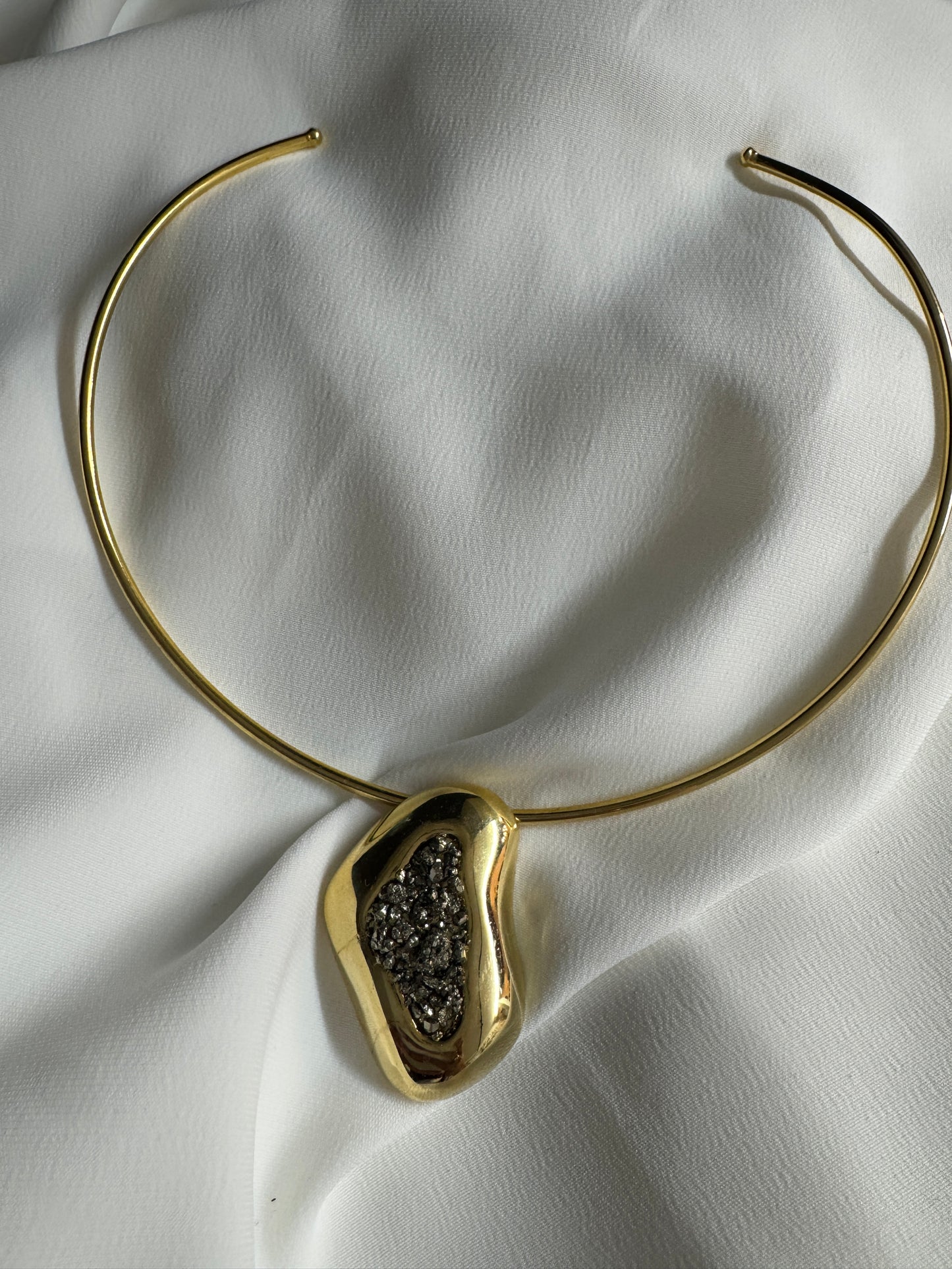 Colar - Aro liso com pingente de pedra