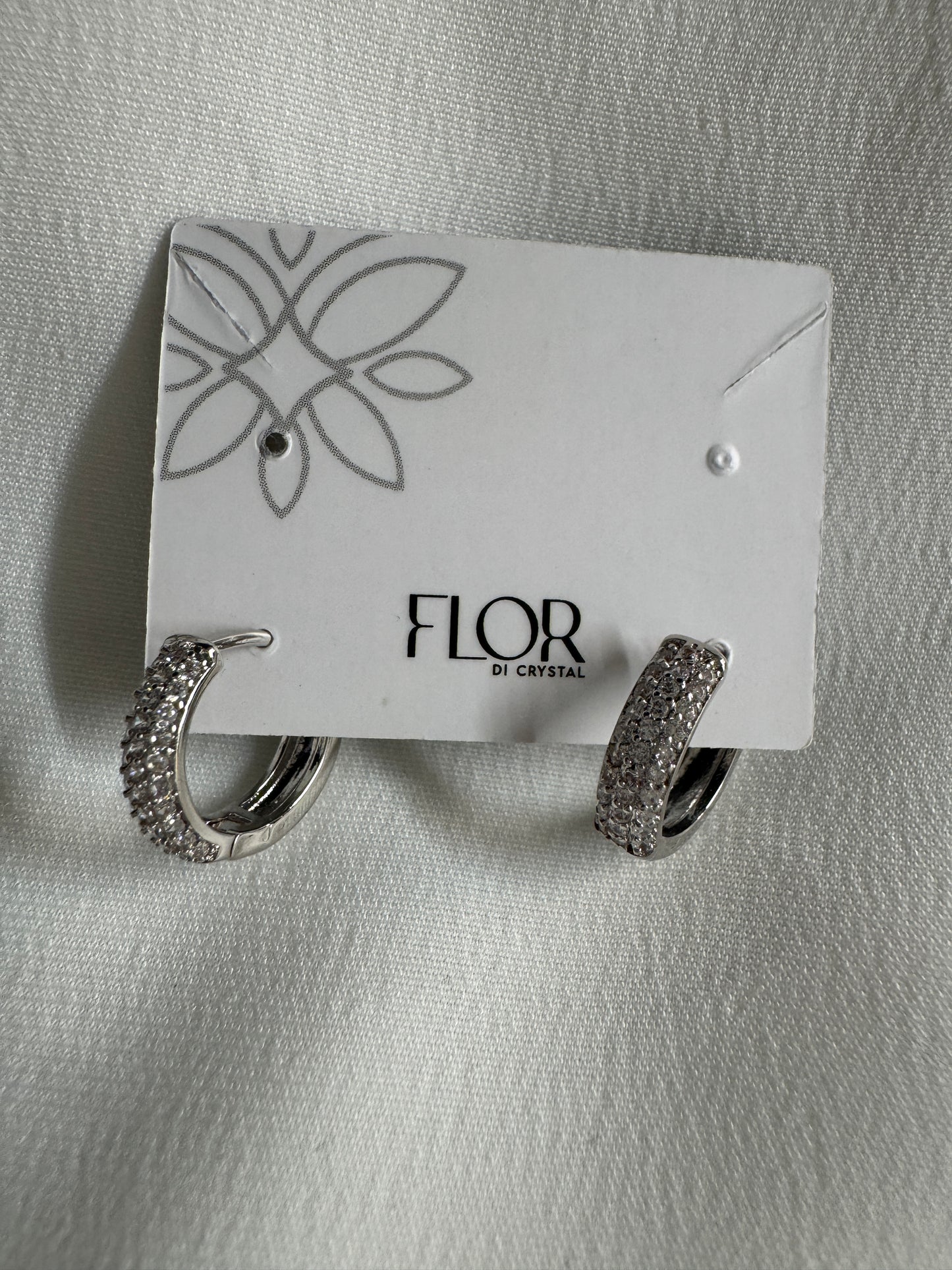 Brinco - argola lisa media _rodio cravejada