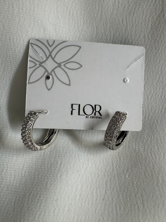 Brinco - argola lisa media _rodio cravejada