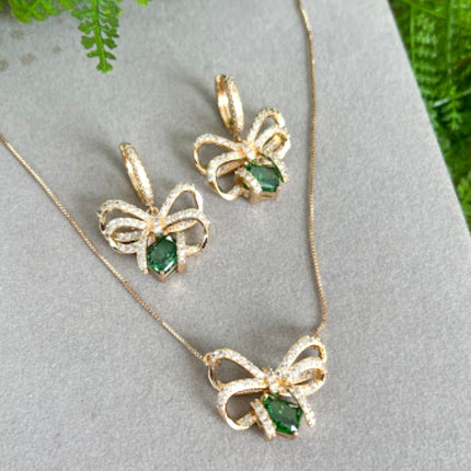 Conjunto de brinco e colar de Laco verde