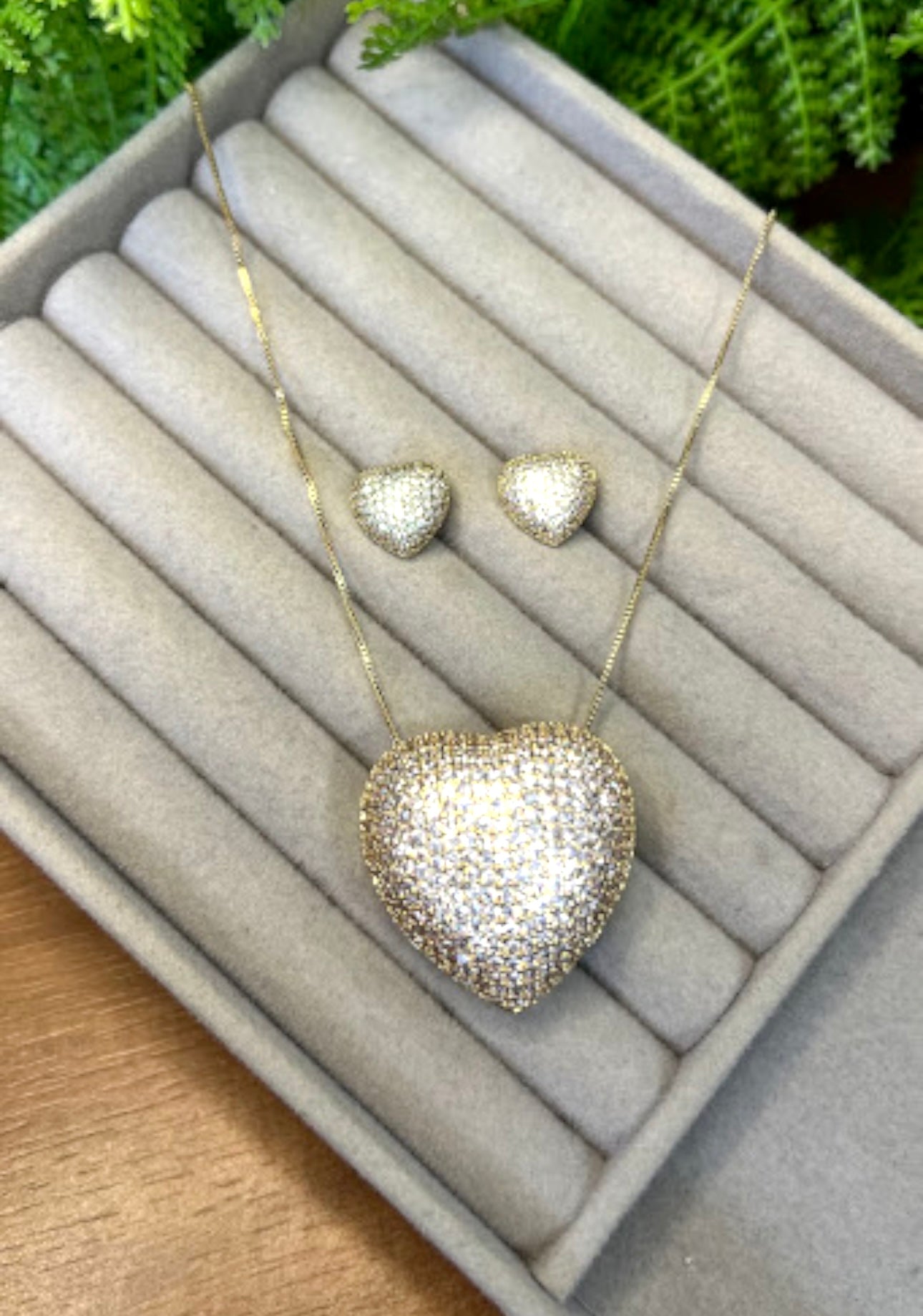 Conjunto - Conjunto Maxi coração Cravejado Dourado em cristal