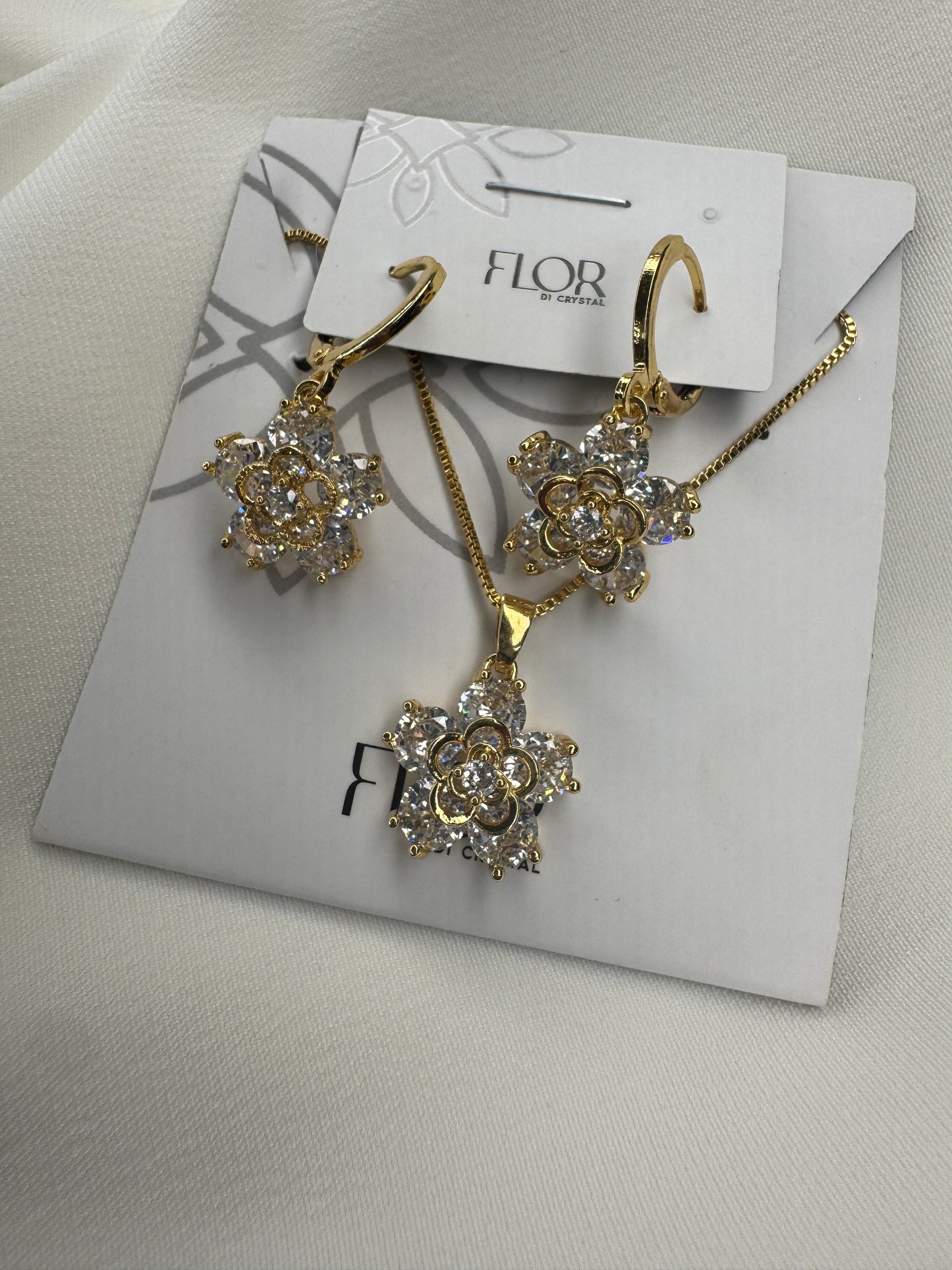 Conjunto - Conjunto delicado de flor cravejado